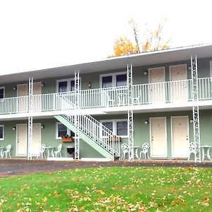 Moore'S Motel